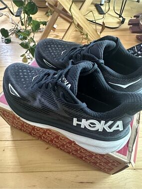 Hoka Clifton 9 Women’s Running Shoes — Black